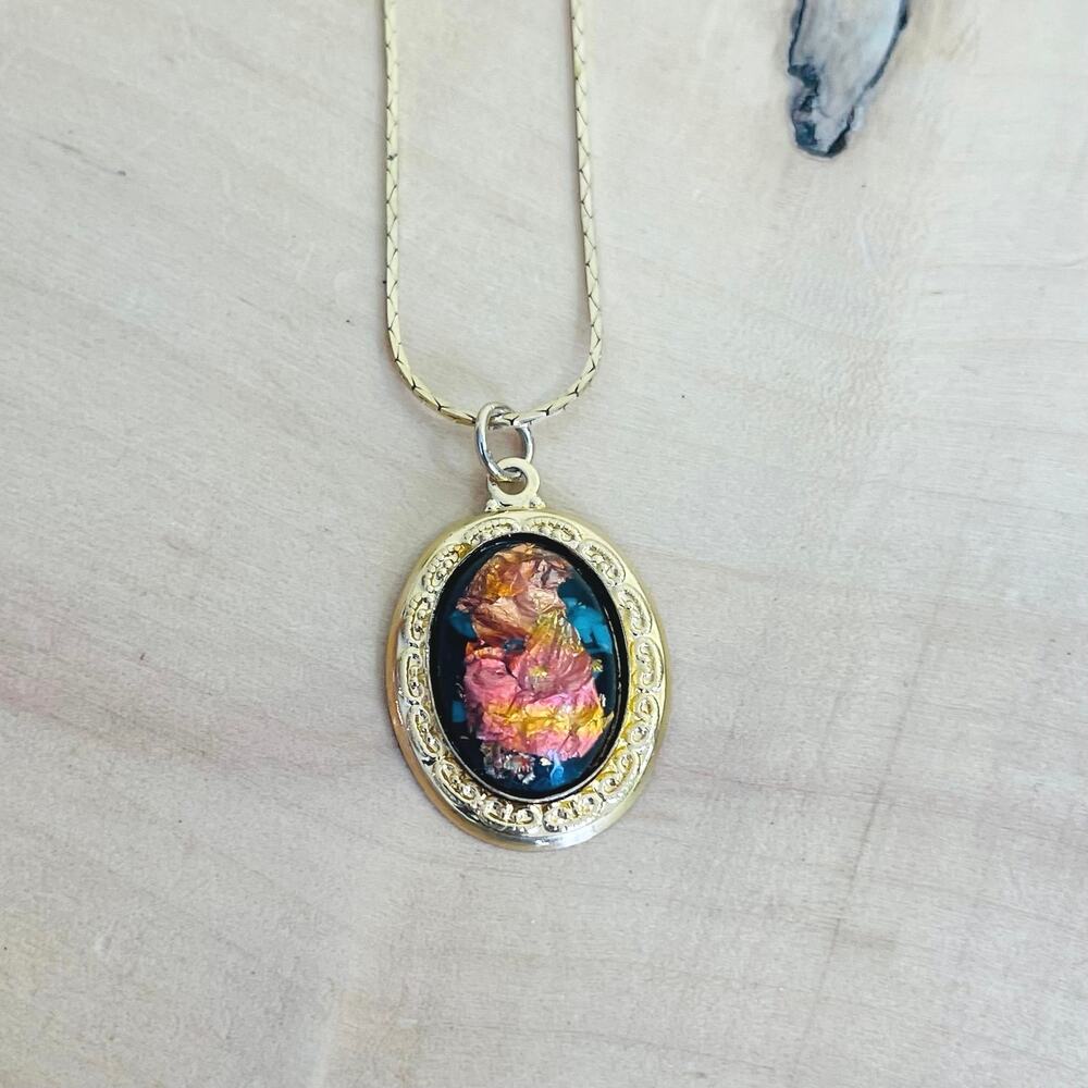 Necklace Pendant Vtg Foil Art Domed Rainbow Flake Victorian Style Ornate - Picture 6 of 12